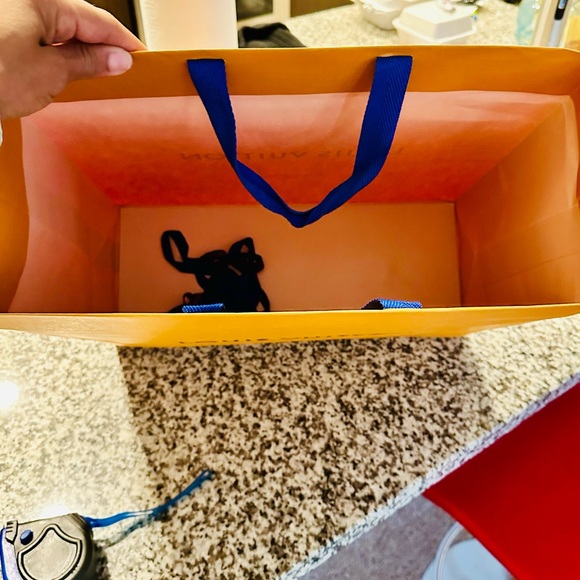 Louis Vuitton Authentic Dual Handle Shopping Bag - Picture 4 of 5